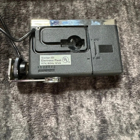 Vivitar 151 Electronic Flash 117V / 60Hz 12VA With Cord & Case - Picture 3 of 6